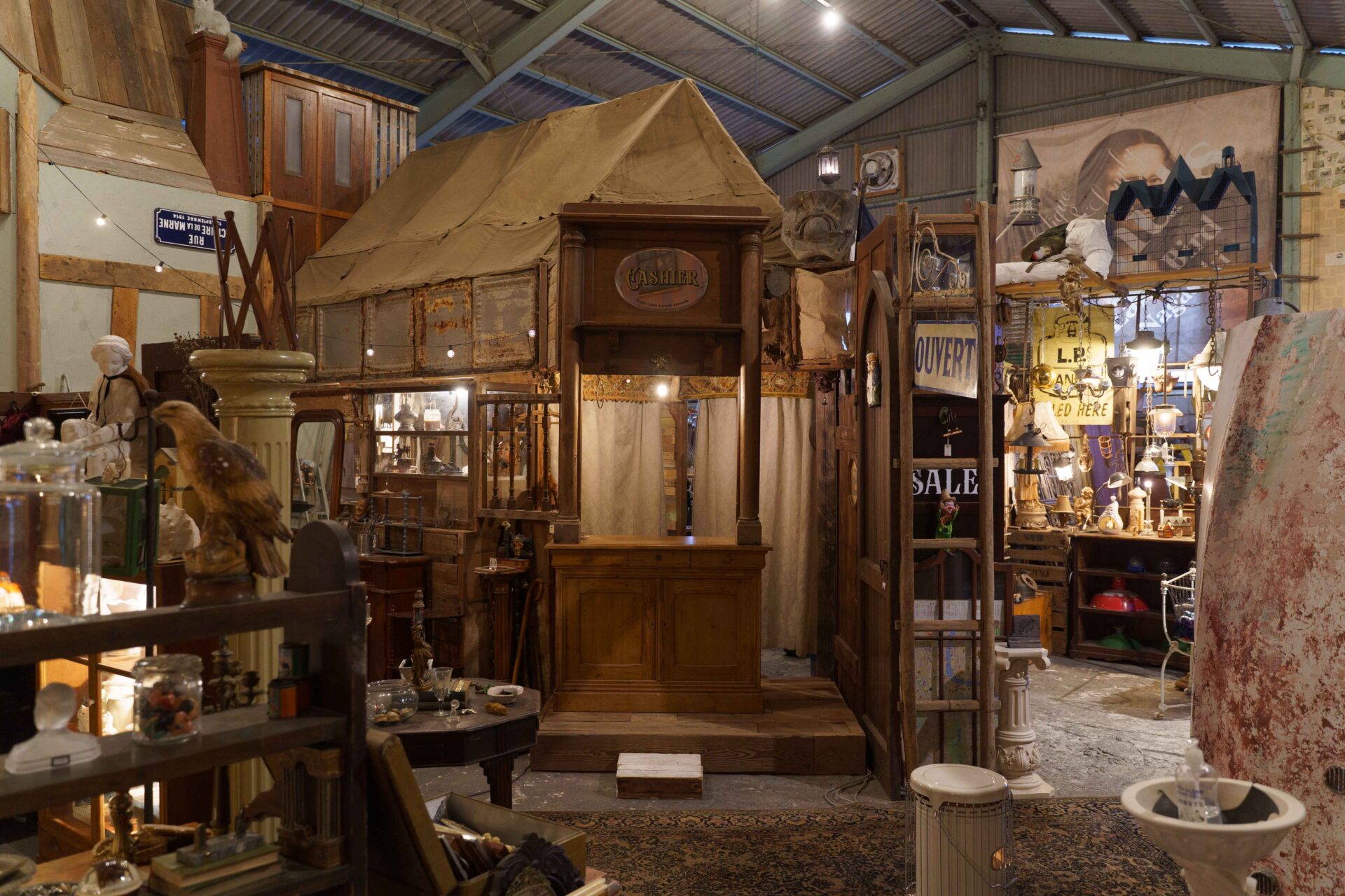 みせ：アンティーク家具カテゴリー | くじらの髭