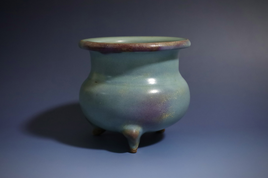 南宋時代 鈞窯紫斑紋盃 澱青釉紫紅斑盃 木製台座付 二客 南宋時代 鈞窯