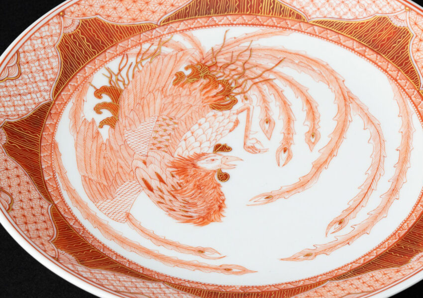 伝統工芸品である渋草焼（しぶくさやき）の赤絵赤玉唐子図飾