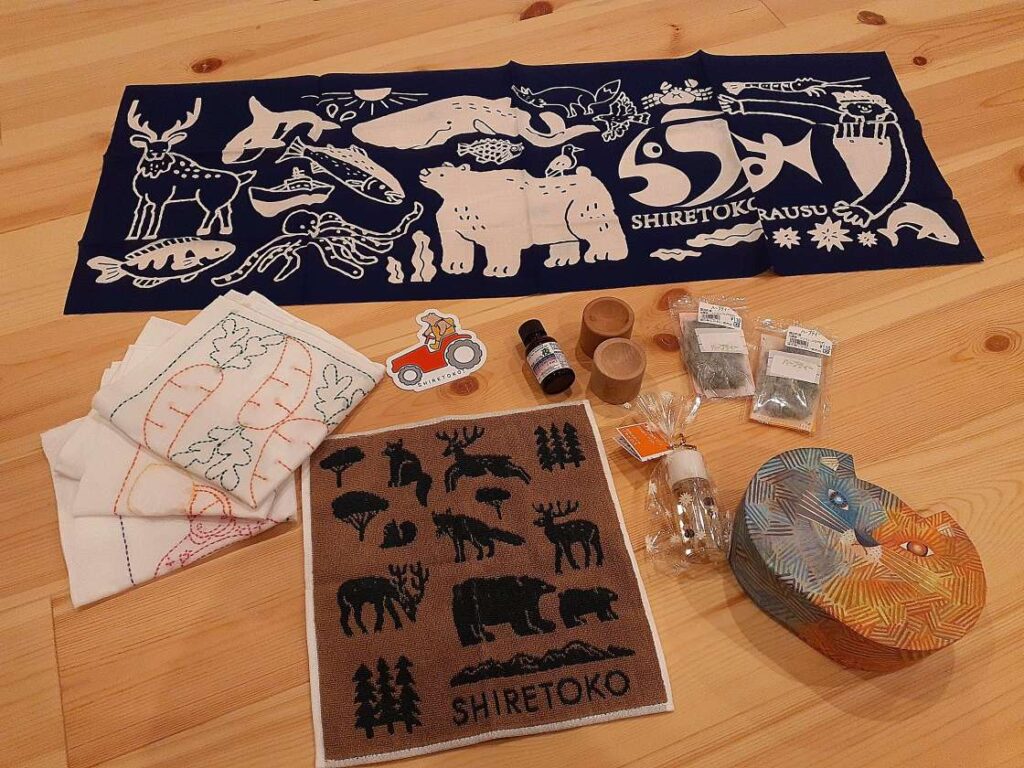 こけし、熊のボッコ、お店のインテリア、日本のお土産、その他、30点