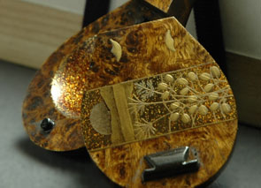 秋草蒔絵 琵琶香合