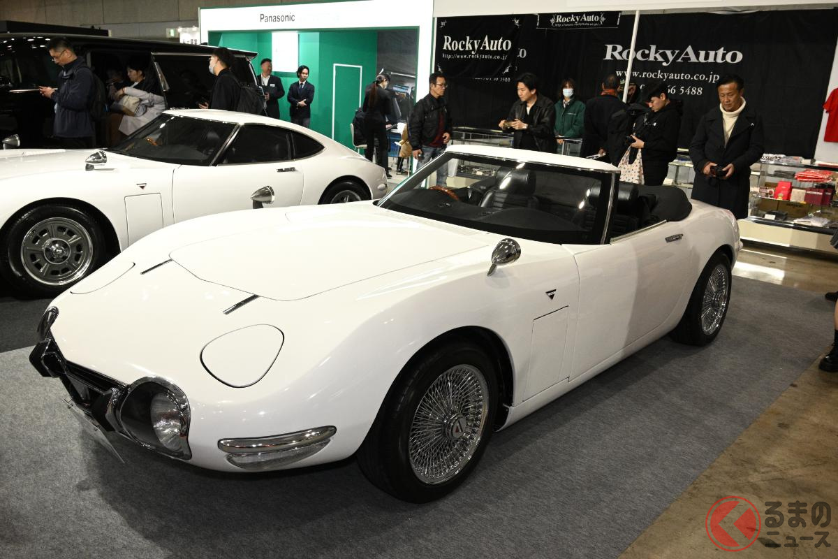 ホワイトオープンカー 2人乗り 日本未発売 bratz 廃版 スポーツカー