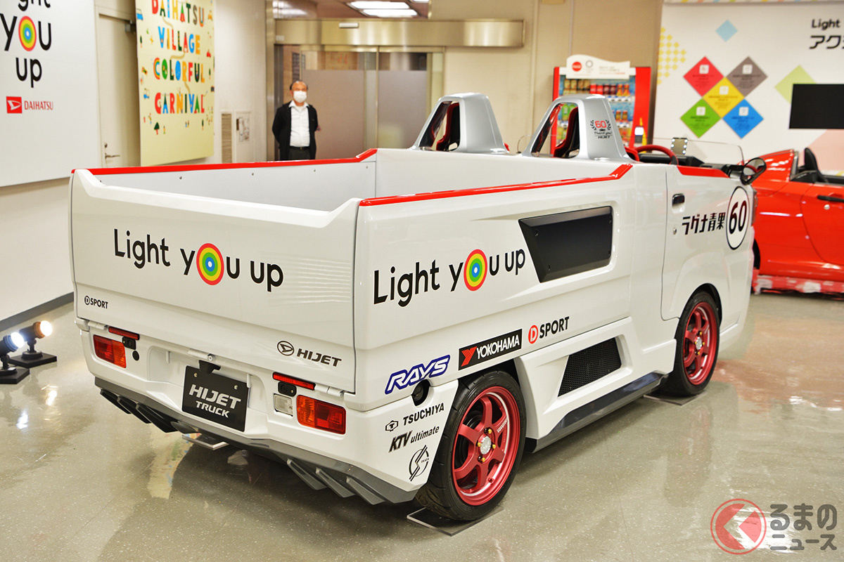 ダイハツ「斬新・屋根なし軽トラ」がスゴい！ 超スポーティエアロに5速