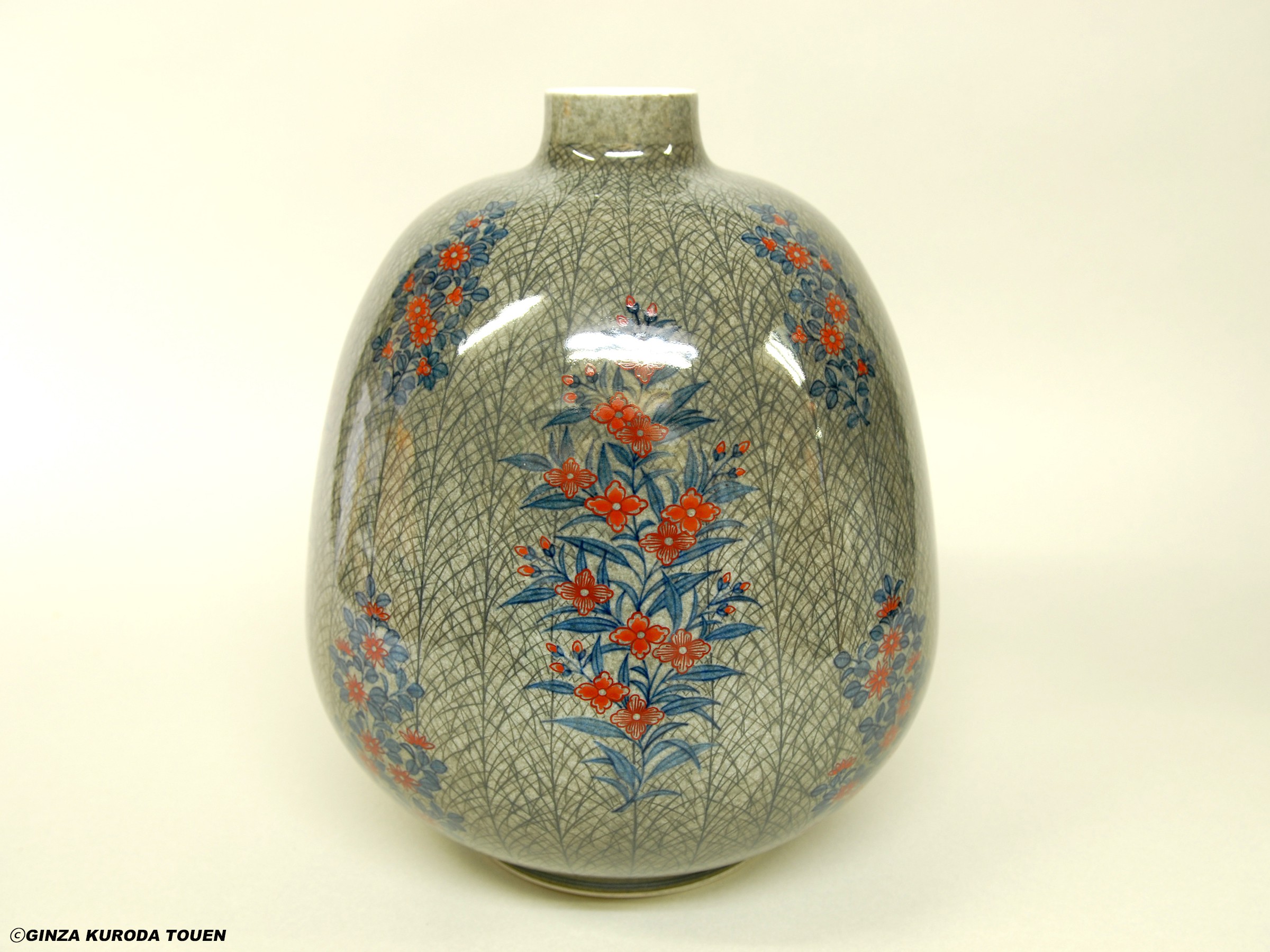 陶芸家 人間国宝 十三代 今泉今右衛門 色絵 薄墨 草花文ぐい呑