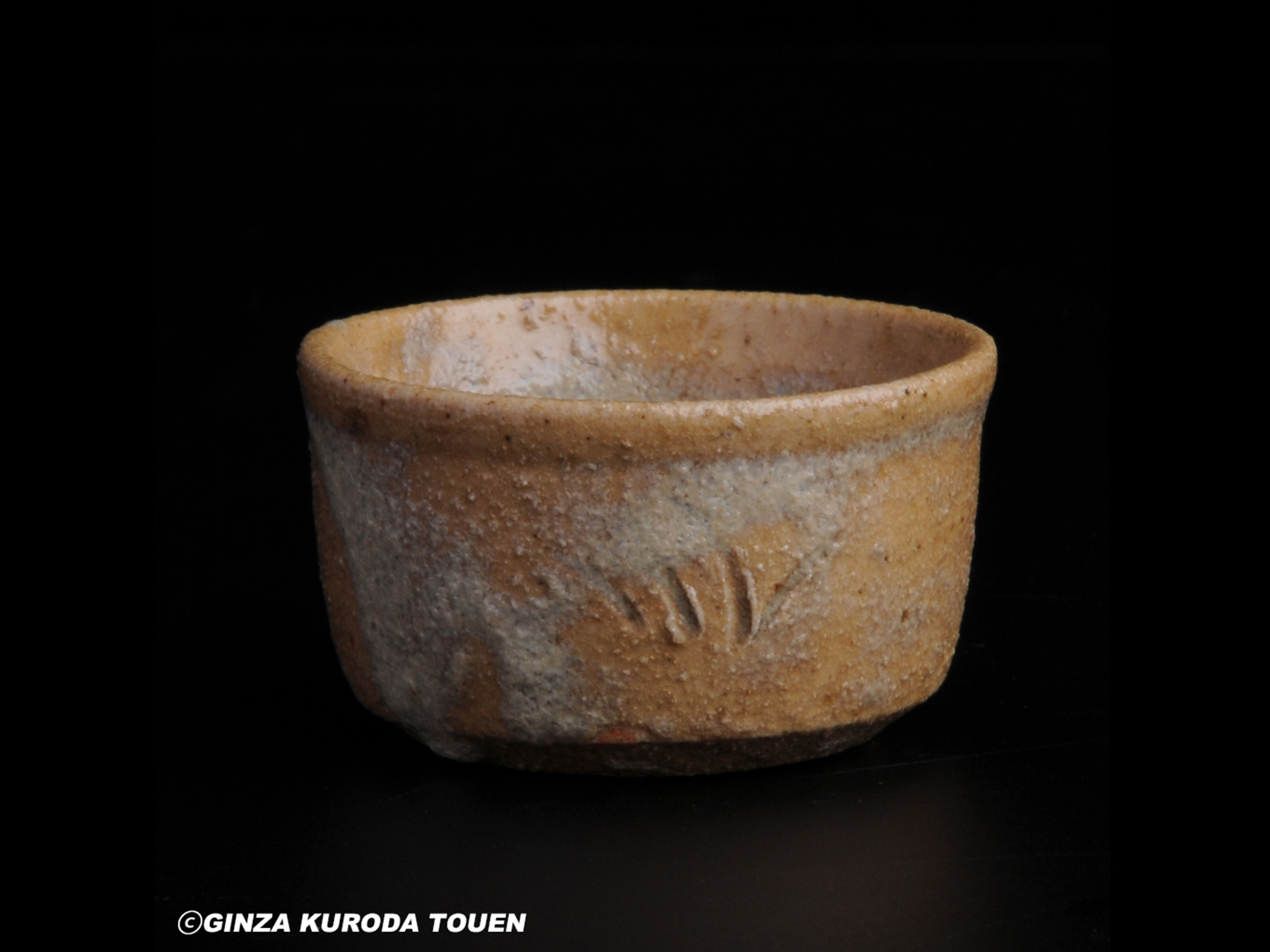 北大路魯山人 黄瀬戸印花文ぐい呑 | 銀座 黒田陶苑