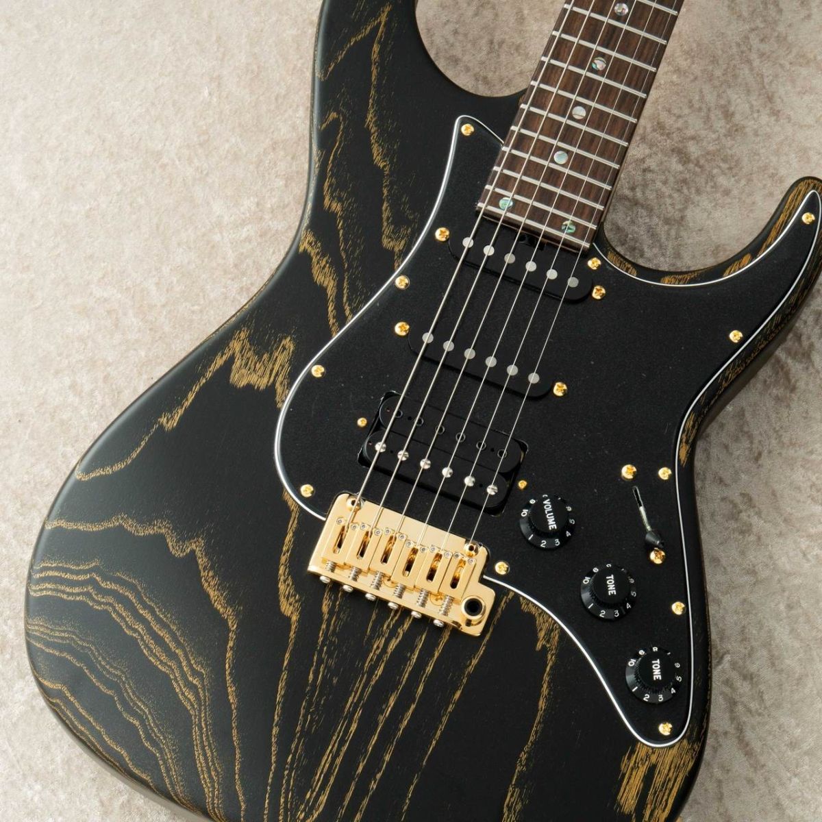 Seeker S 24F SSH w/Selected Flame Maple -Openpore Black / Gold