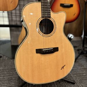 ヤイリ、アコースティックギター スプルースボディ K.Yairi