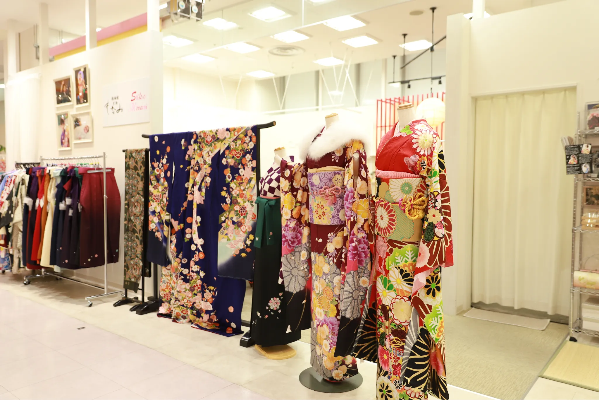 白地 型染め 流水 扇 花模様 鳥 振袖 034w 白地型染め流水扇花模様鳥