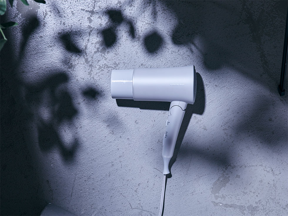 収納スタンド付きマイナスイオンヘアドライヤーKHD-K330 | コイズミ