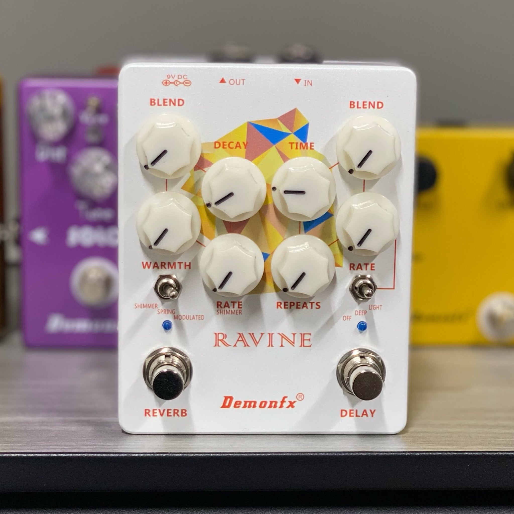 RAVINE -INSPIRADO KEELEY CAVERNS DELAY REVERB V2 – LAAK MUSIC STORE