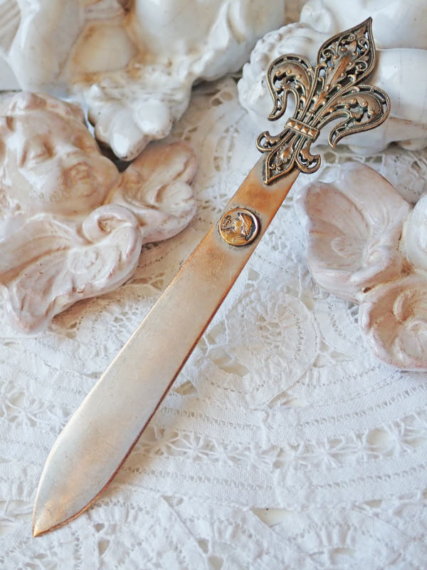 聖ジャンヌダルク】【透かし細工フルールドリスペーパーナイフ