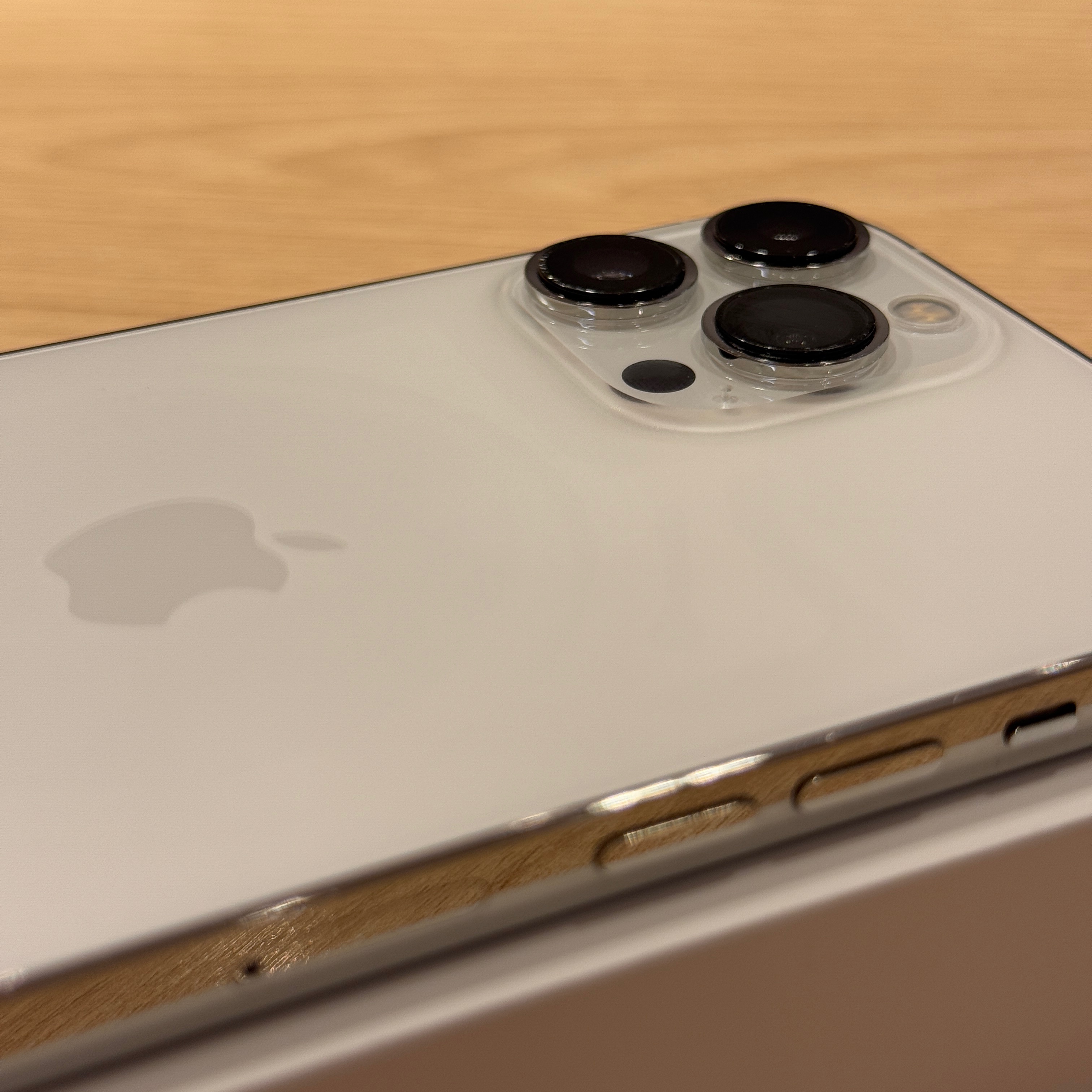 iPhone 13 Pro Max 256GB SILVER (seminovo) – LS