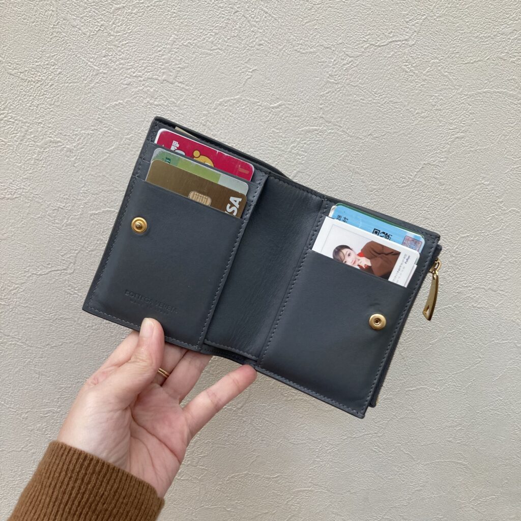 BOTTEGA VENETA】カセットスモール 二つ折りウォレットを愛用してい