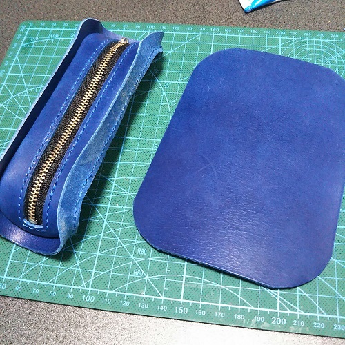 レザークラフトの作品 ミニデブペンケースの仕立て - Hiro Leather Craft