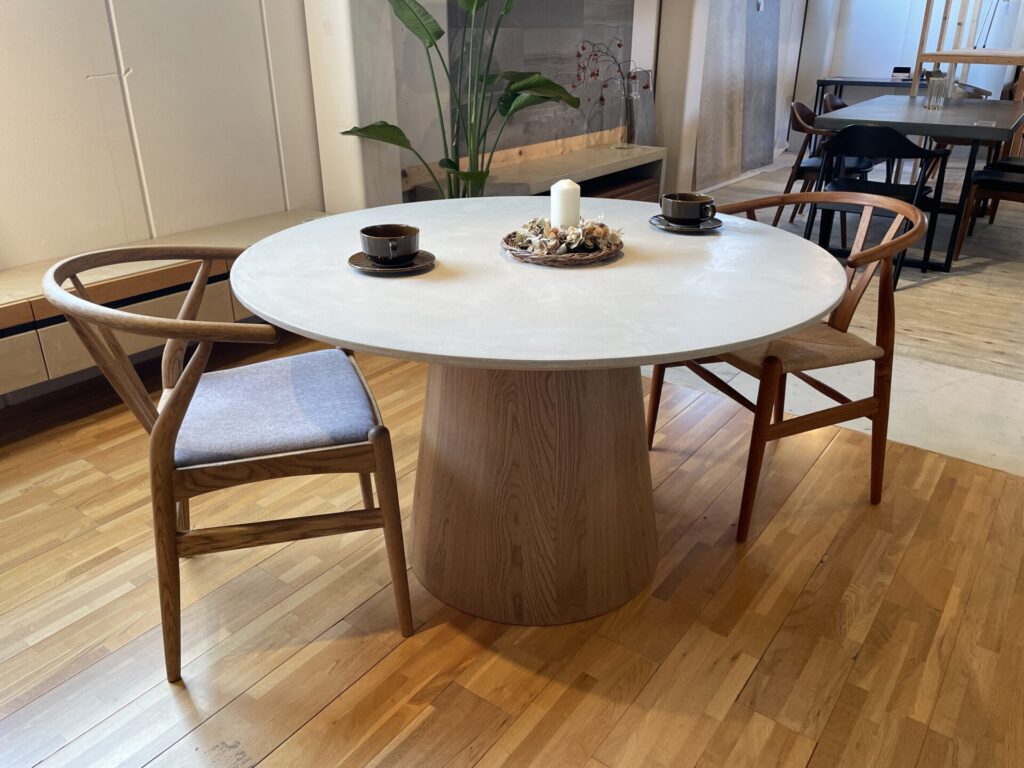 モールテックスの新しいダイニングテーブル入荷しました。 | モール