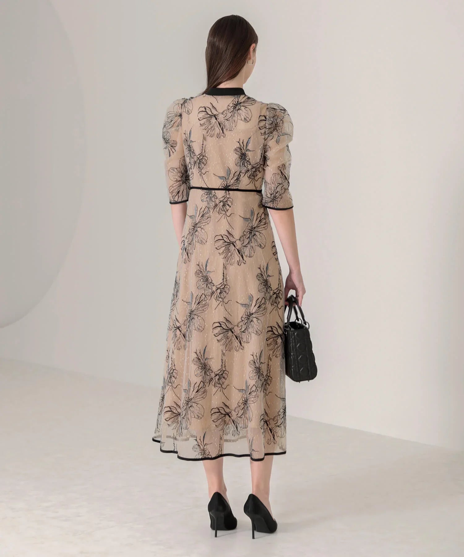 ラメ花柄刺繍ポイントレース加工チュールヘムワンピースドレス レジャ