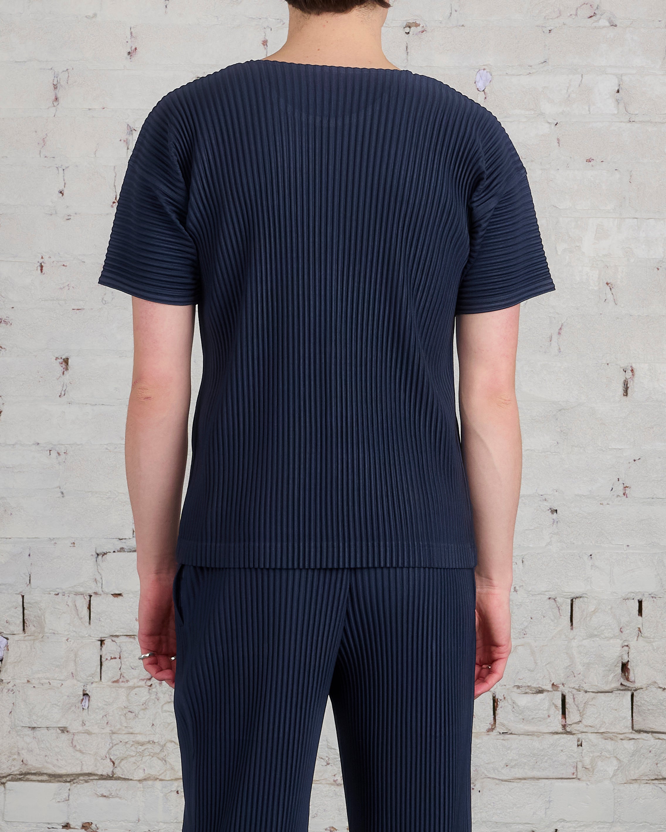 Issey Miyake Homme Plisse Basics Crew T-Shirt Navy – LESS 17