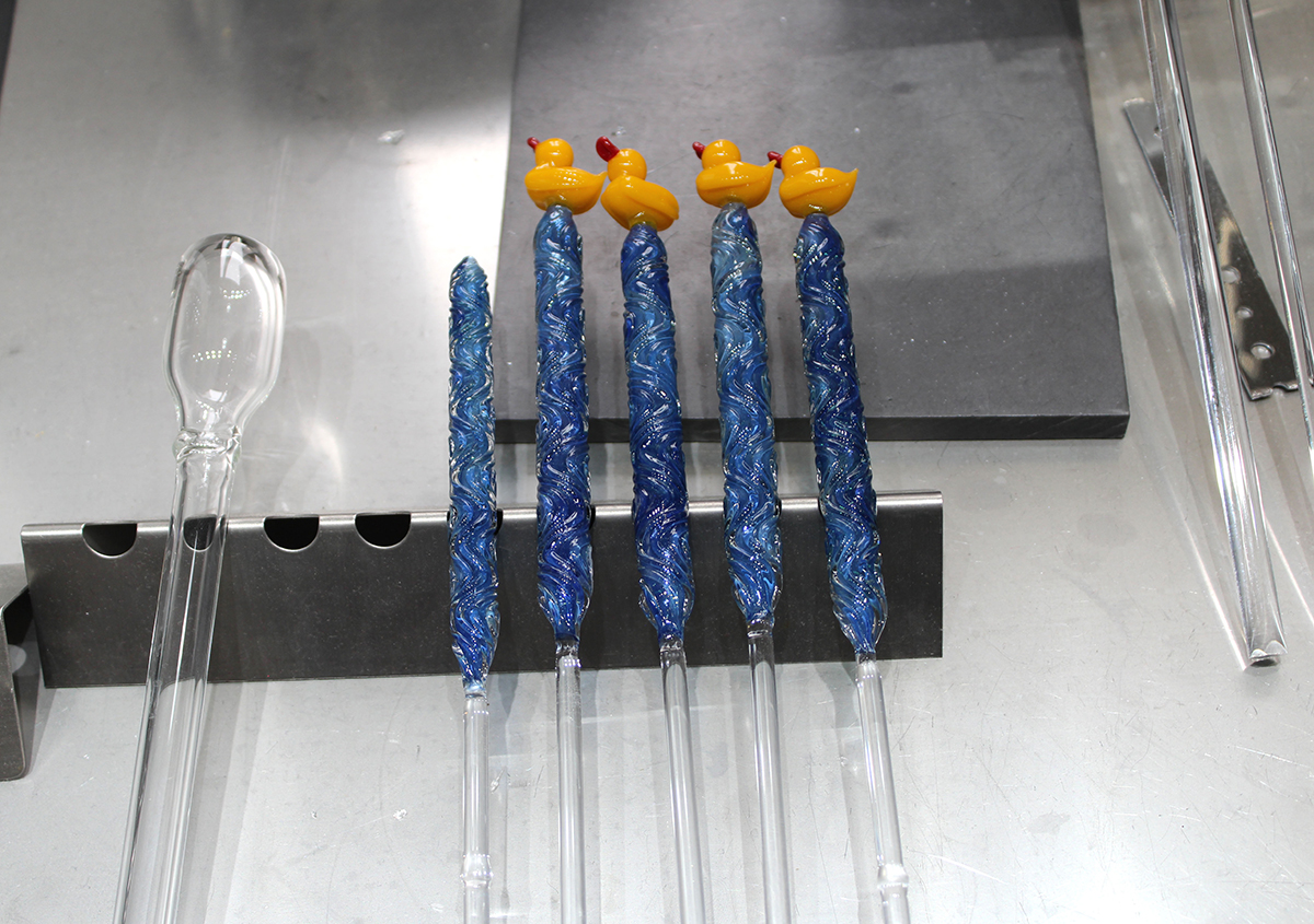 HASEガラス工房ガラスペンペンレスト付き