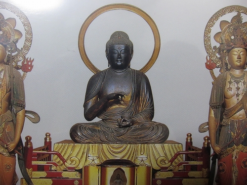 勝持寺・京都府京都市「お薬を摘むめずらしい姿の薬師如来坐像