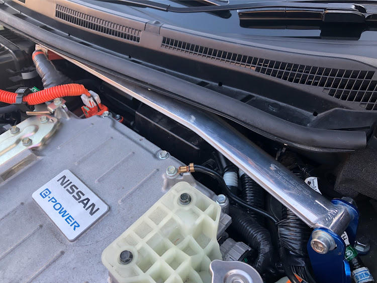 ノートのノートe-POWER NISMO・クスコ・ストラットタワーバー取付