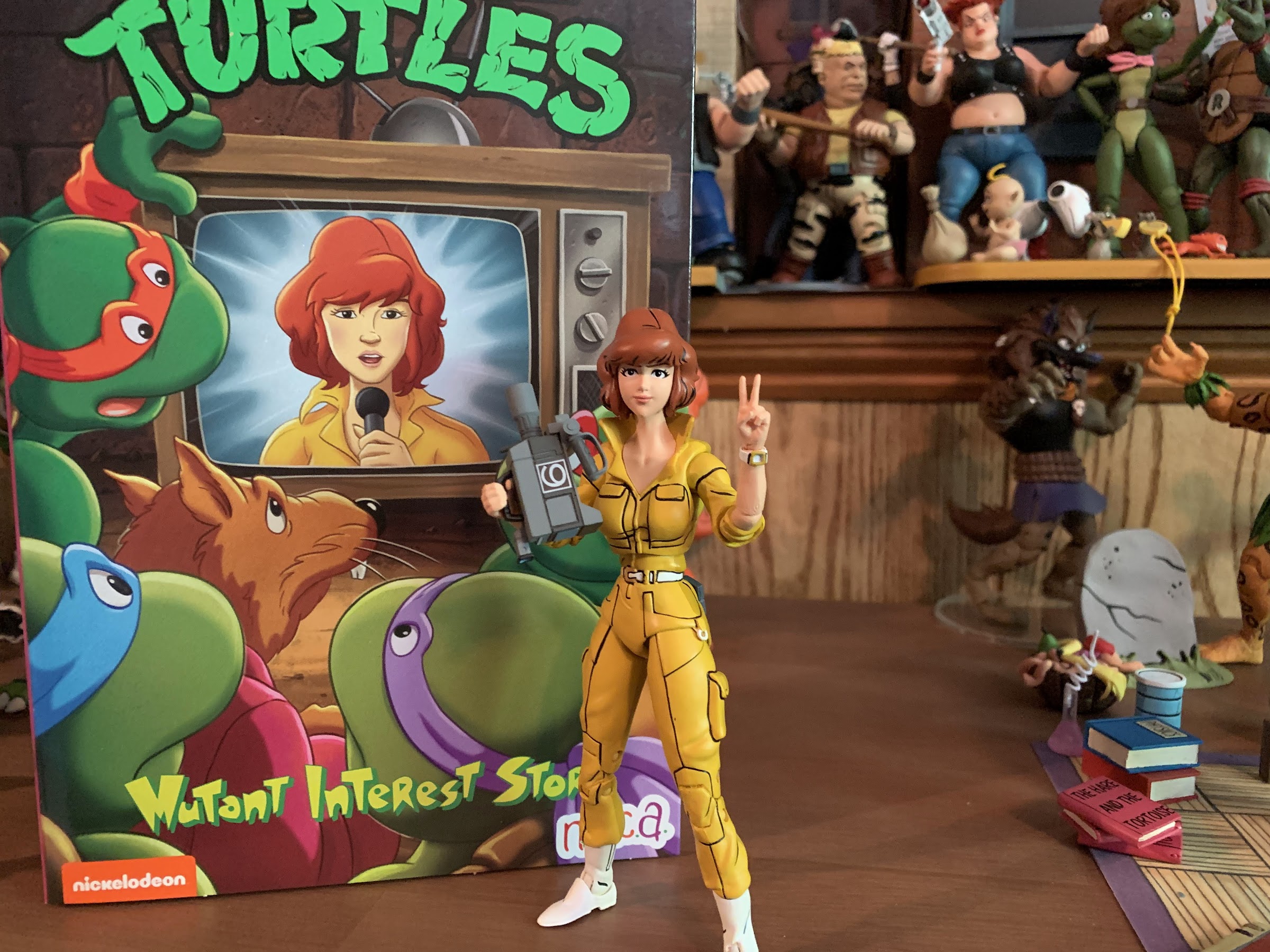 NECA TMNT Toon “Mutant Interest Story” – Deluxe April O'Neil | The