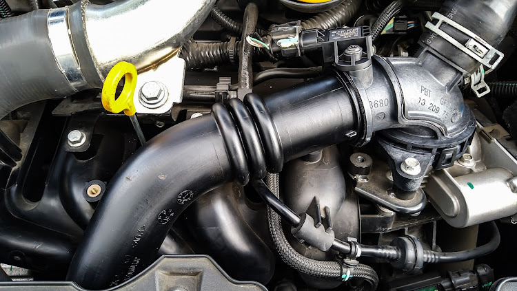 ルノー ルーテシアR.S インテークパイプ