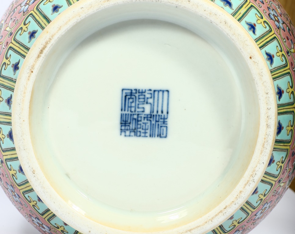 中国 大清乾隆年製 緑竜紋 長頸瓶。 中国 大清乾隆