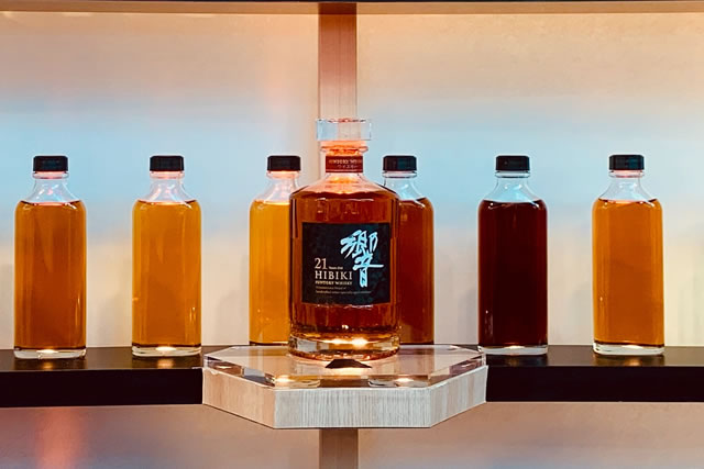 サントリー 響( 旧17年 ) 金キャップ 未開栓 K2126 響 17年 表記無し