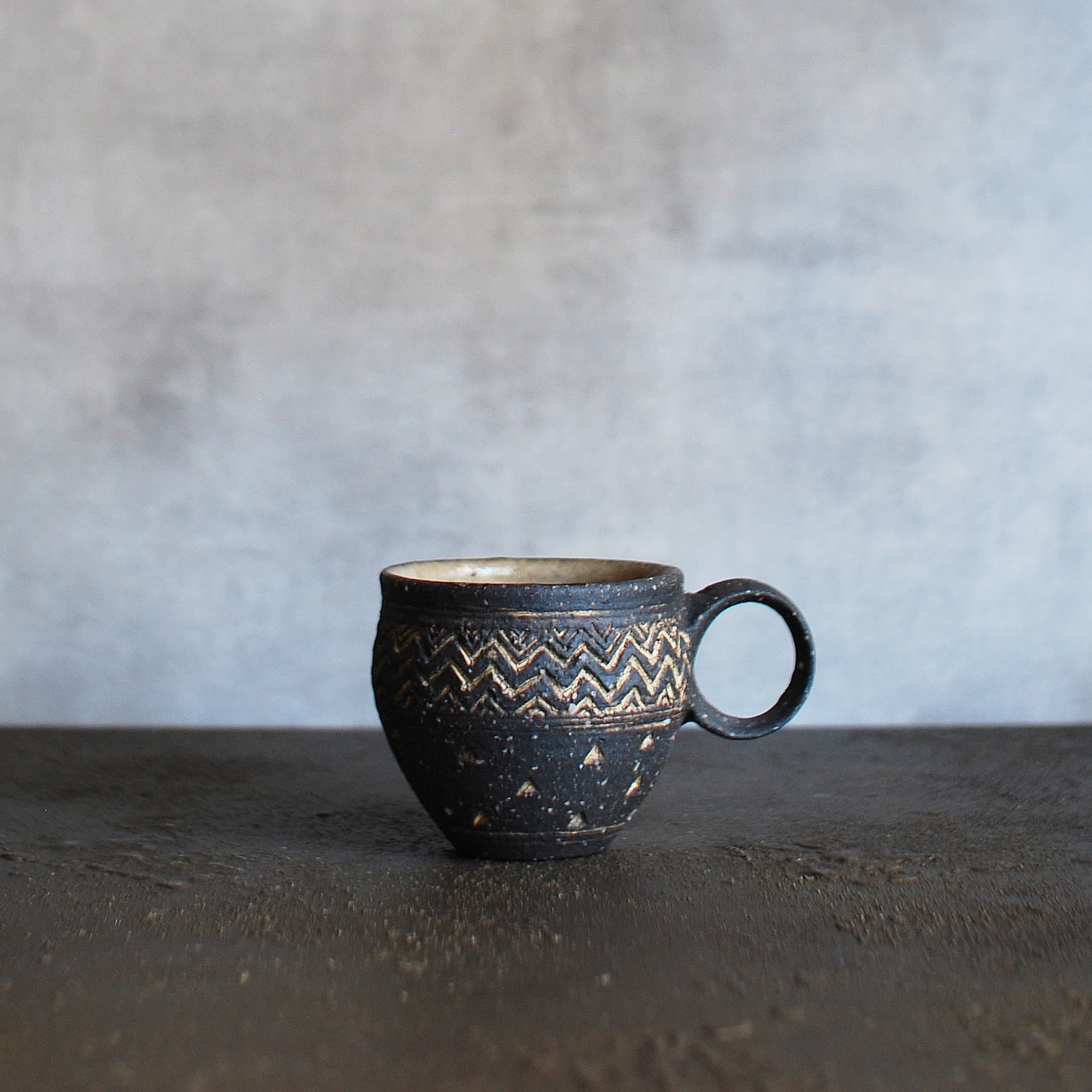 象嵌炭化焼成 珈琲椀01 荻野善史 – linkplants -リンクプランツ-