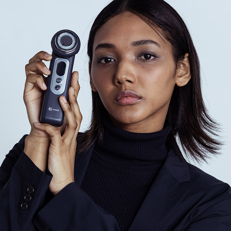 マルチエステ美顔器 EVH-FC02 | EVOOCH(エボーク)