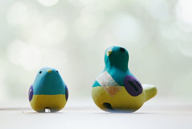 鳩笛、福獅子、だるま鈴。愛され続ける土人形。土人形作家・宮脇弘至