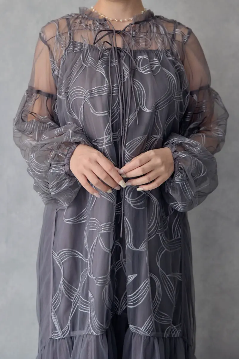 チャコールのリボンエンブロイダリーレイヤードドレス | Dorry doll