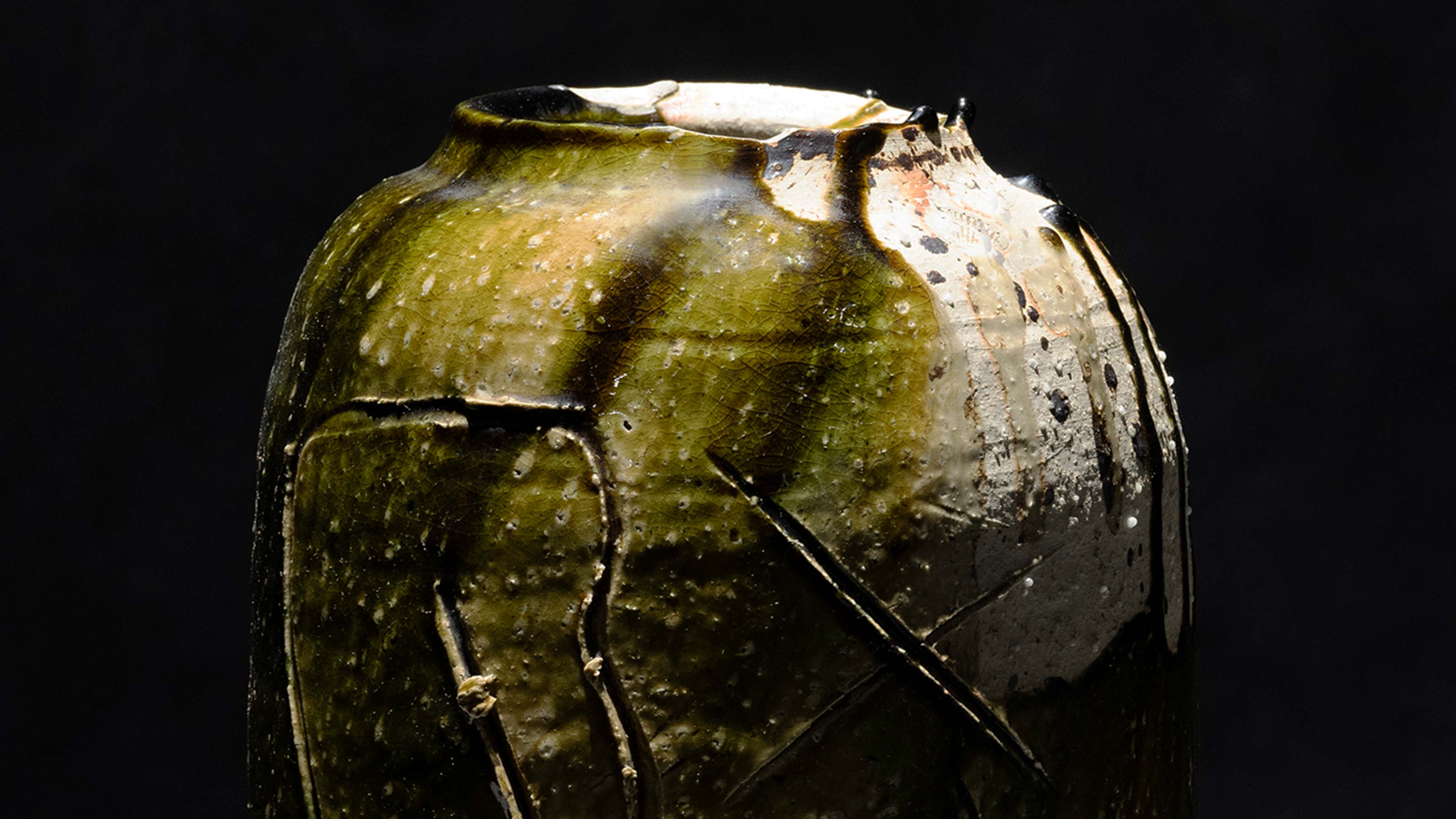 織部壺 (2010年) 鯉江良二 作 -A Lighthouse called Kanata