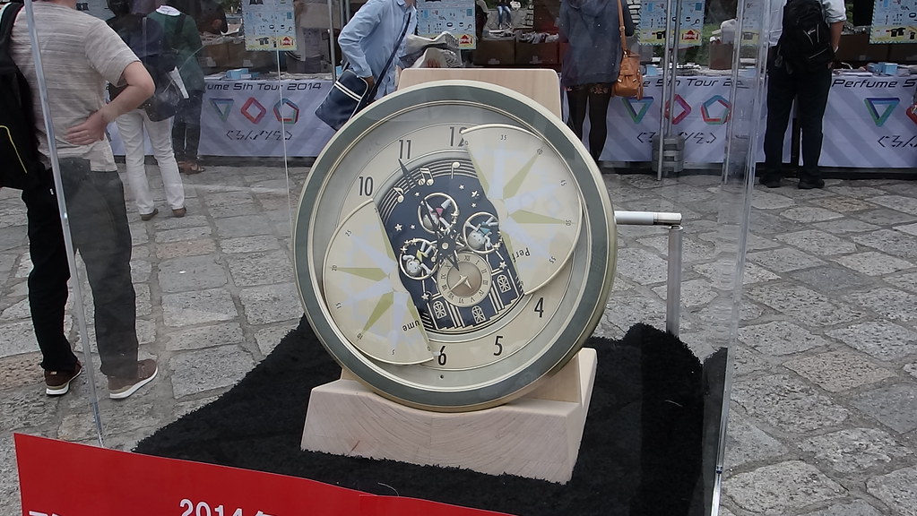 perfumeオリジナルからくり時計 10th anniversary限定品 Perfume