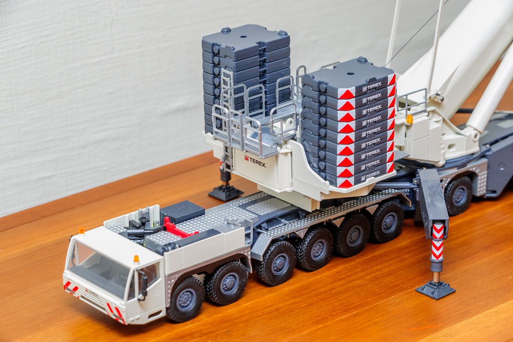 TEREX AC 1000 クレーン模型 1/50スケール TEREX AC 1000 クレーン模型