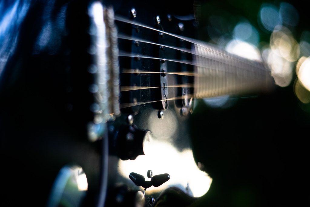 フェンダーのストラトキャスターは究極の万能ギター！ – Akihiko