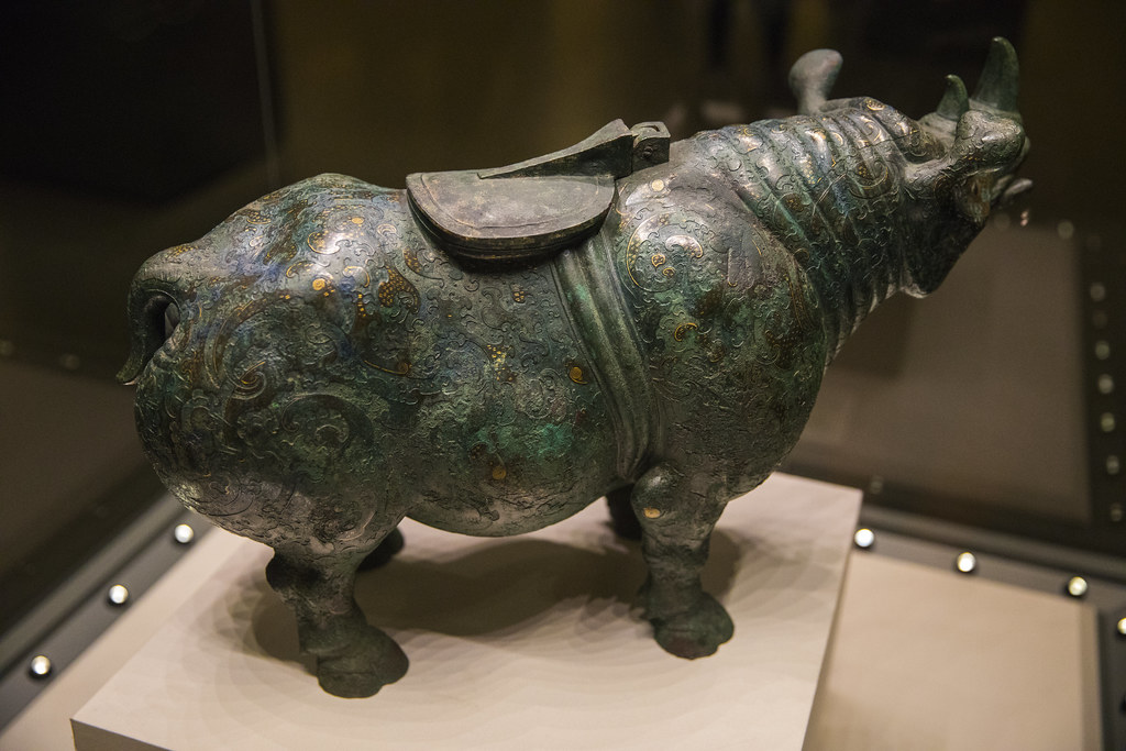 北京工芸品公司 銀製 錯金銀雲紋銅犀尊 酒器 北京工芸品公司 銀製 錯