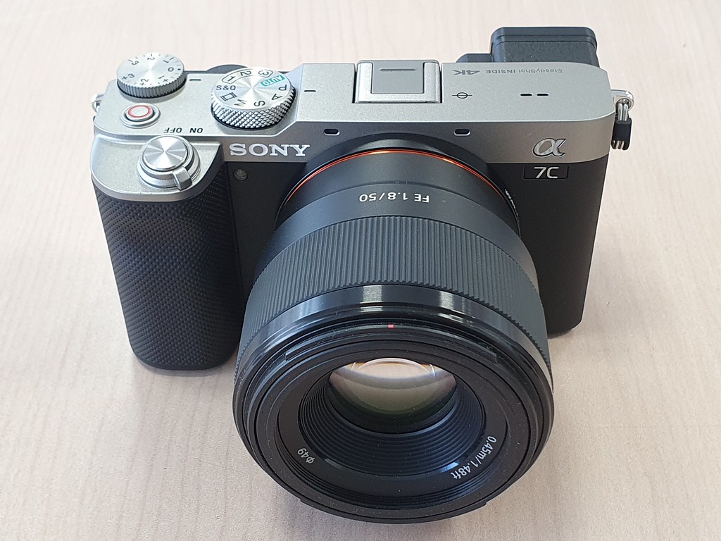 SONY α7C II + FE 50mm F1.8 交換レンズ +グリップ付き SONY α7C II +