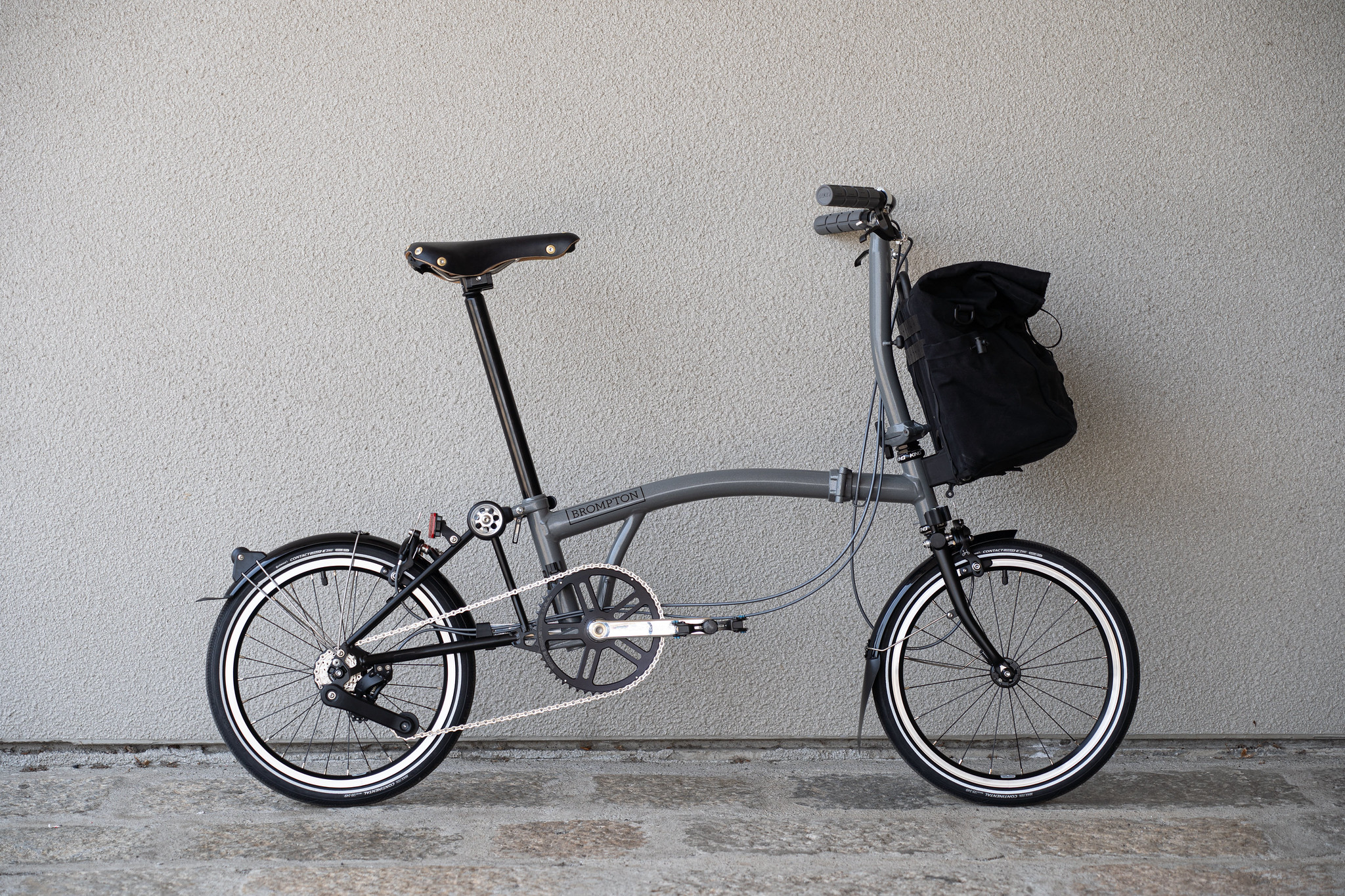 ブロンプトP line 4速ミッドナイトブラック クロモリ➕一部チタン