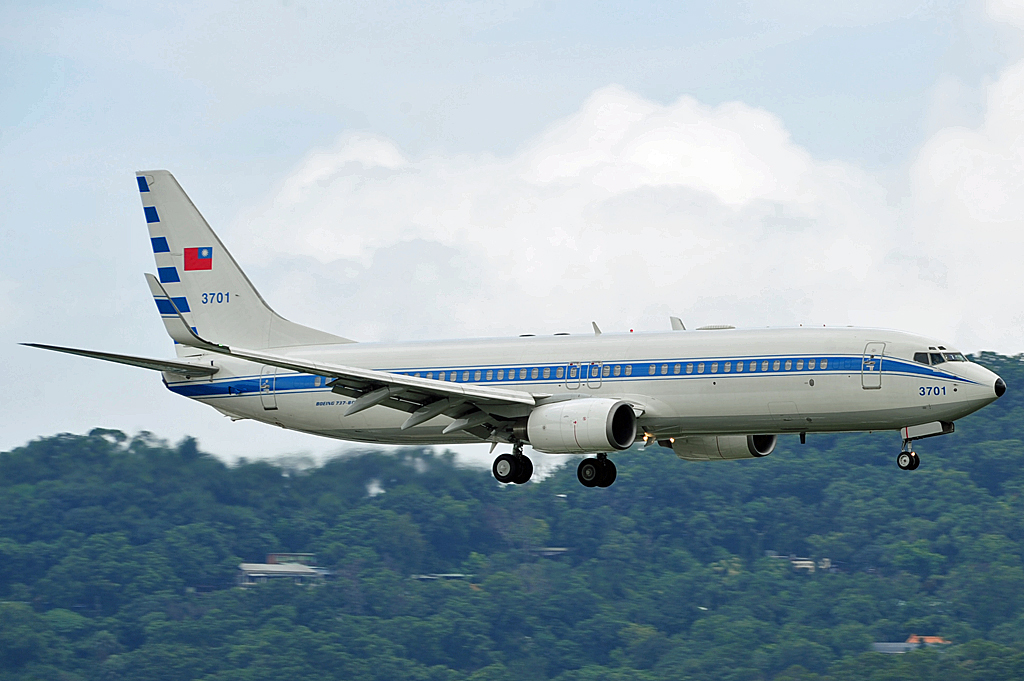 File:3701 B737-8AR RoC Air Force (29466502640).jpg - Wikimedia Commons