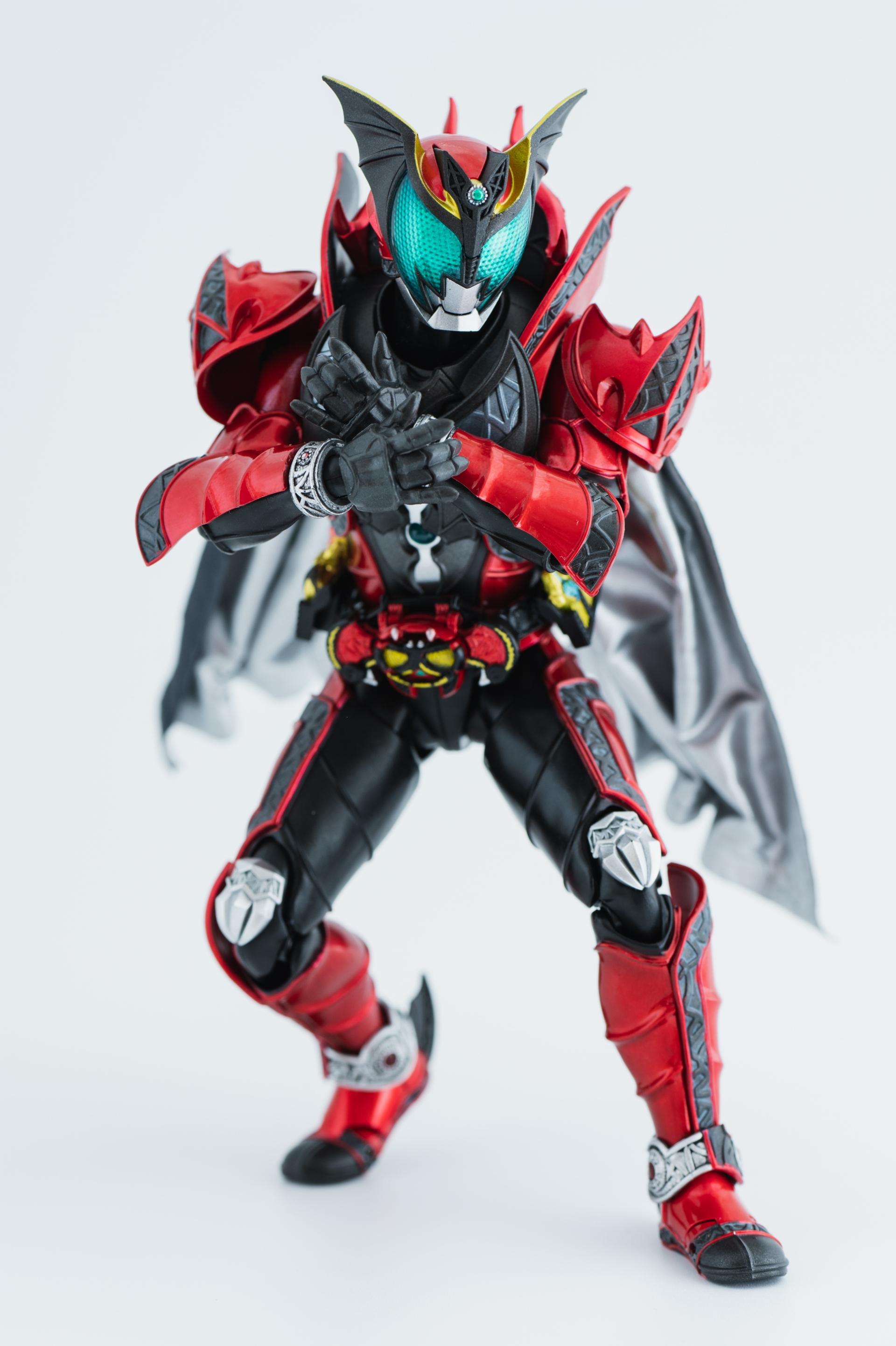 レビュー】S.H.figuarts 仮面ライダーダークキバ 真骨彫製法 : 関節