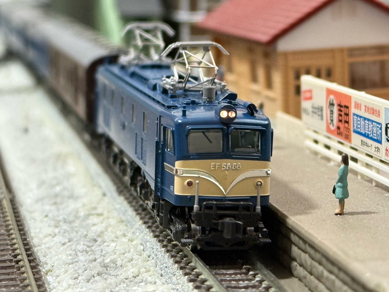 KATO EF58 竜華機関区 夜行鈍行「はやたま」入線 : なみとの風