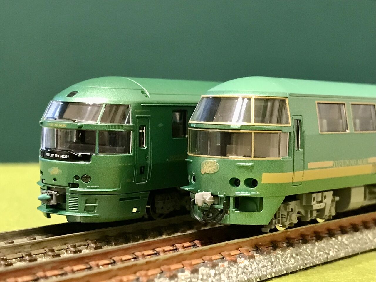 トミックスとマイクロエースの「ゆふいんの森」を並べてみました