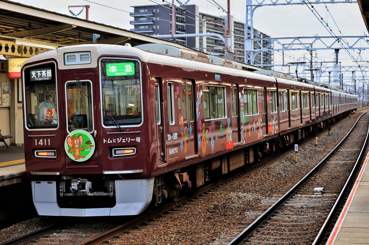 阪急電車 1300系 宝塚線 トムとジェリー号 8両編成セット 動力付 室内