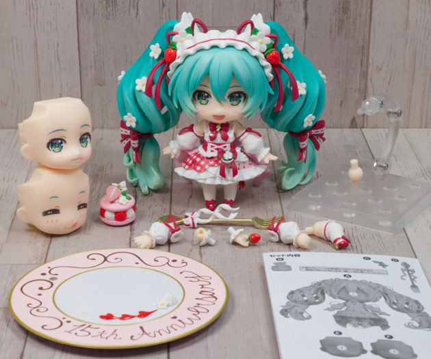 初音ミク 15th Anniversary Ver. いちご フィギュア 苺をモチーフに