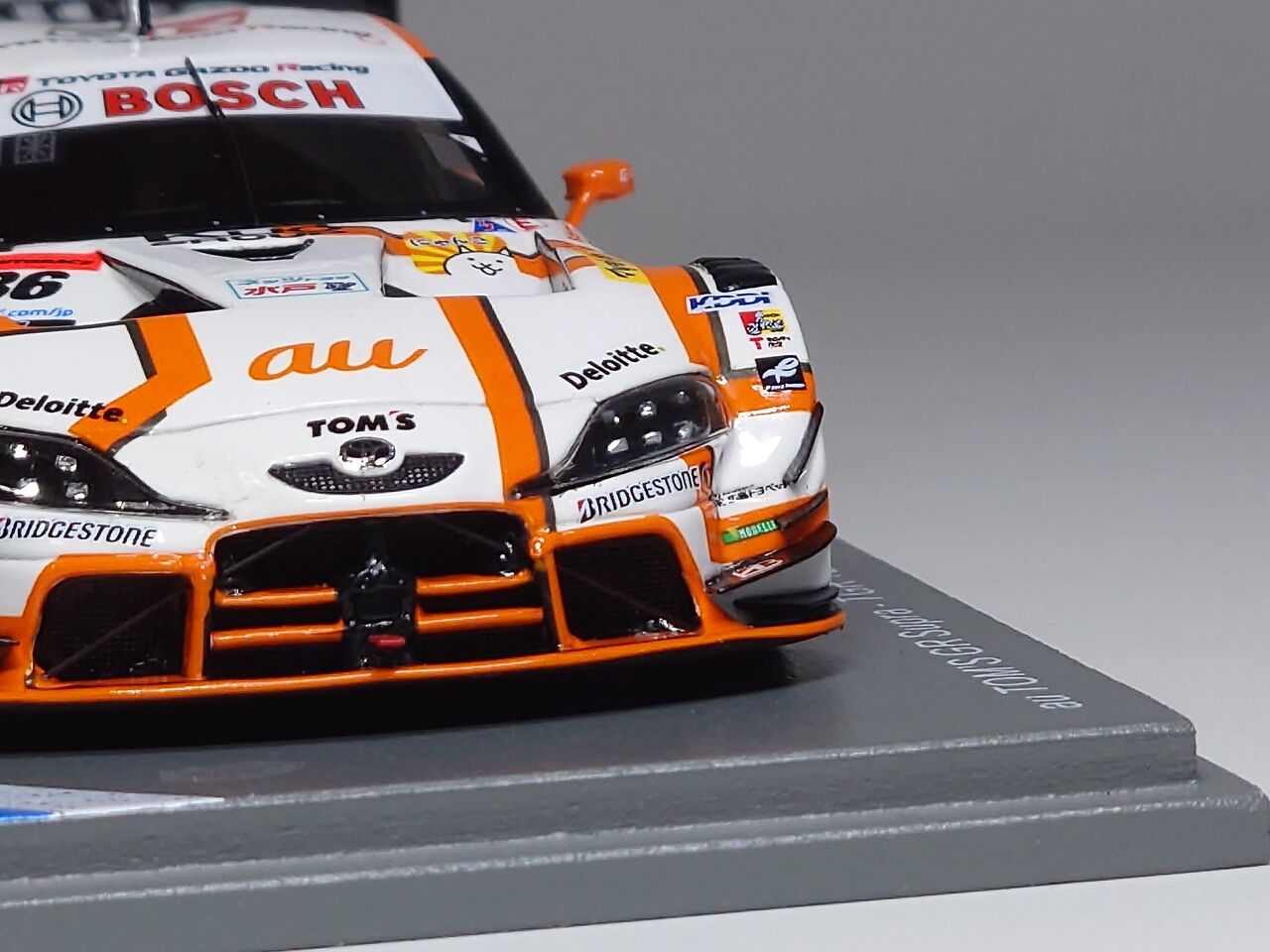 1/18 受注限定 au TOM'S GR Supra 2023 チャンピオン Sparkモデルカー