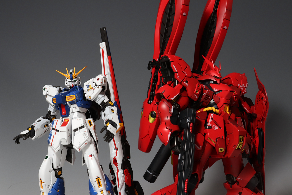 RG 福岡νガンダム&福岡サザビー(作成途中品) RX-93ff νガンダム」と