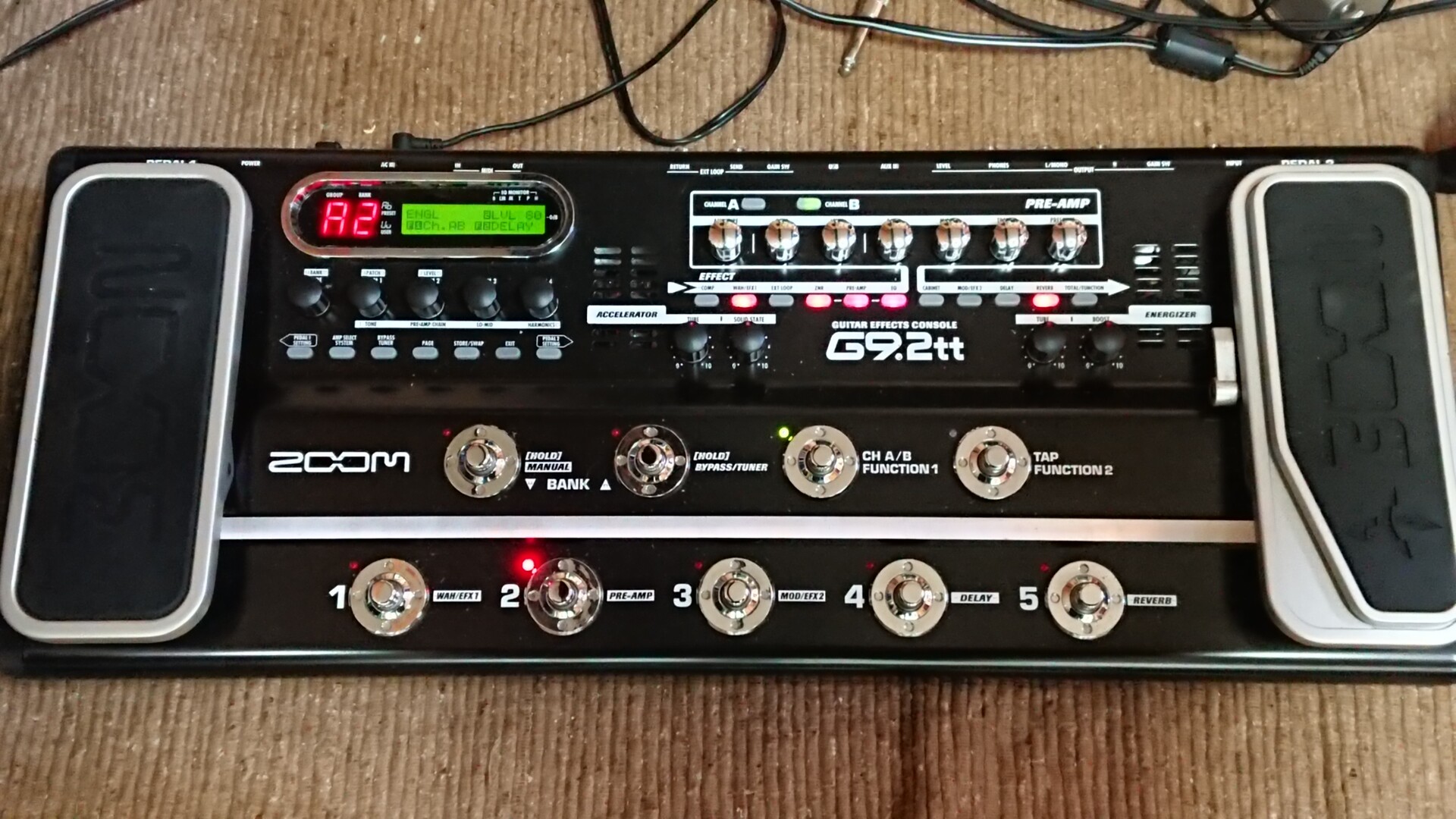 ZOOM G5 少し古いですが真空管を内蔵したZOOMマルチのフラッグシップ