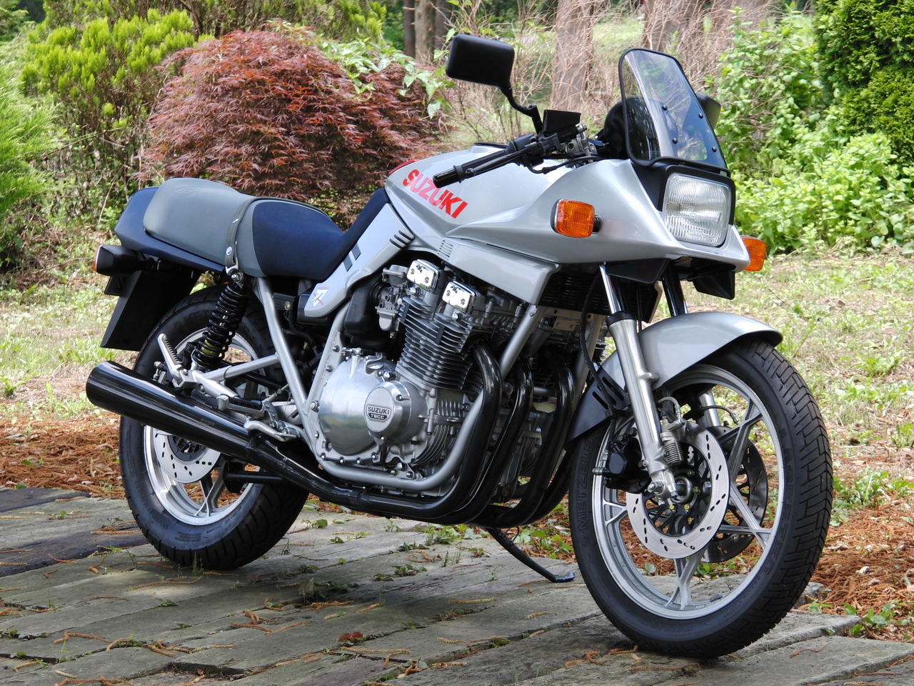SUZUKI 70周年記念タンク シルバーGSX1100S