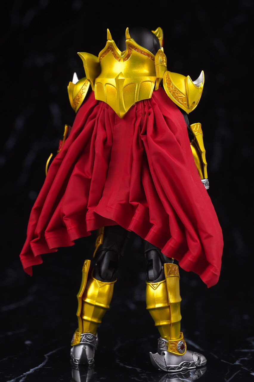 フィギュアーツ真骨彫仮面ライダーキバエンペラーフォーム